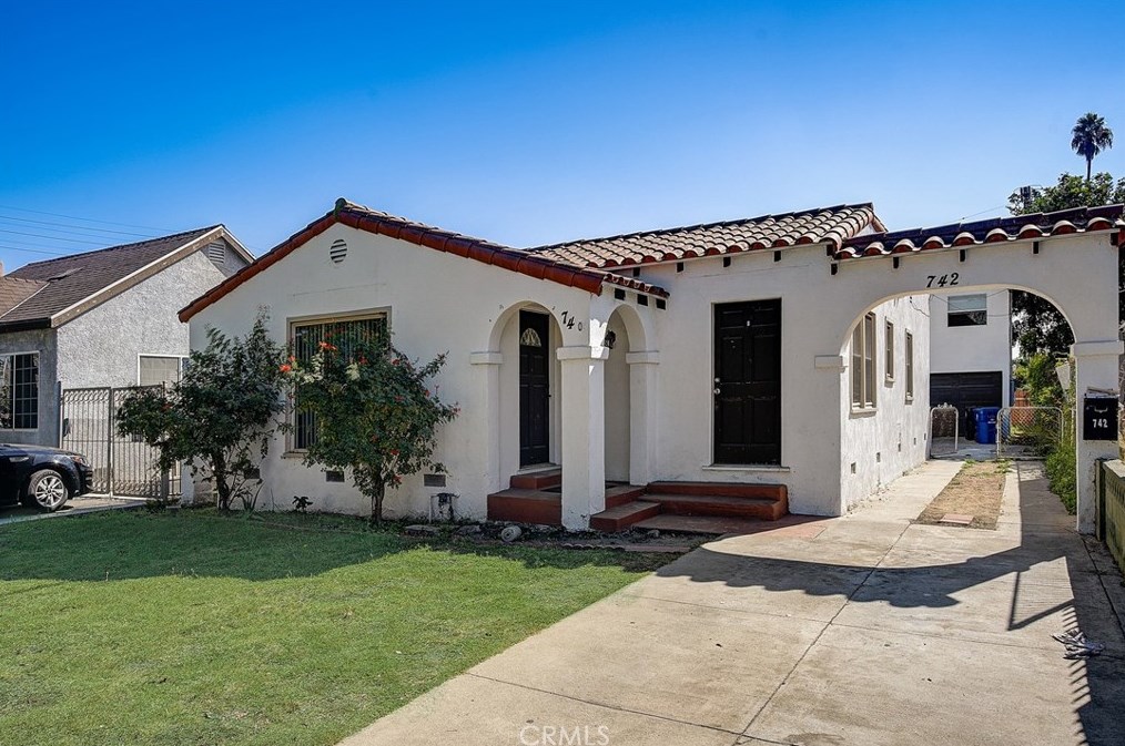 740 83rd St, Los Angeles CA  90044-5812 exterior