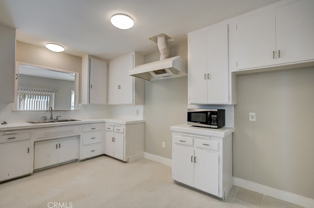 740 83rd St, Los Angeles CA  90044-5812 exterior
