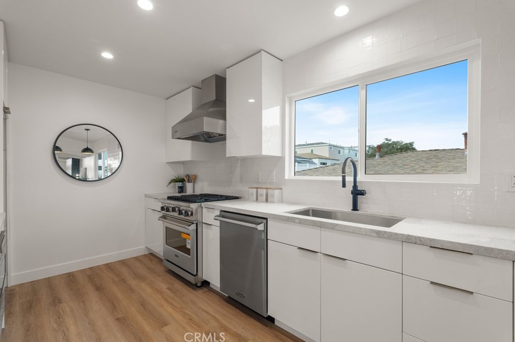 1727 Wollacott St, Redondo Beach CA  90278-2835 exterior