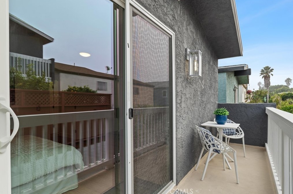 1727 Wollacott St, Redondo Beach CA  90278-2835 exterior