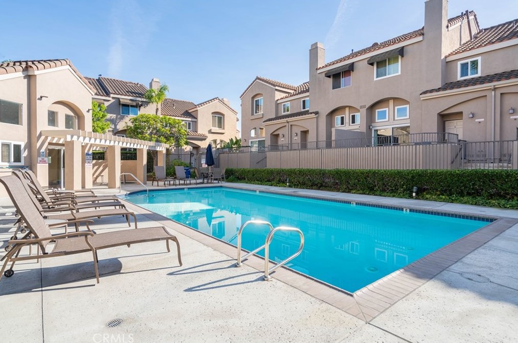 1325 Grand Ave, El Segundo CA 90245-4368 exterior