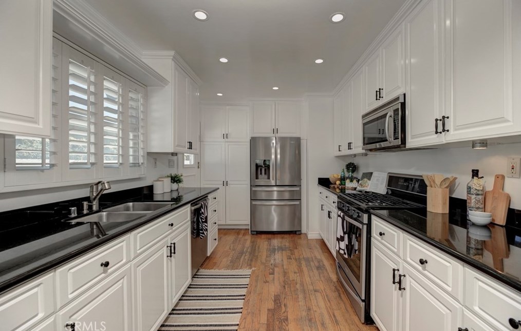 204 Walnut Ave, El Segundo CA  90245-2353 exterior