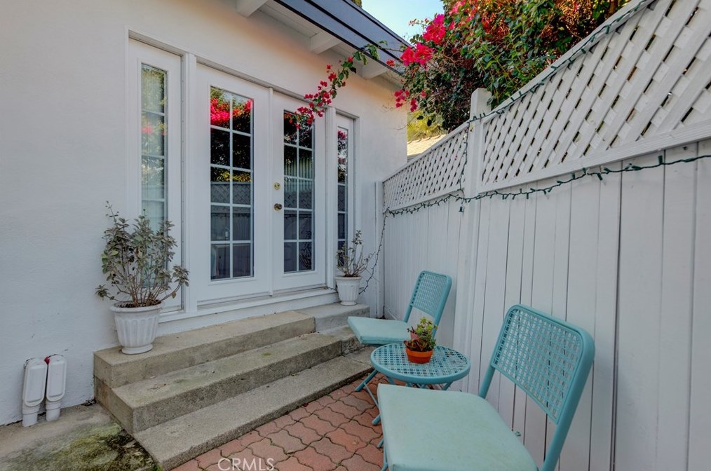 204 Walnut Ave, El Segundo CA  90245-2353 exterior