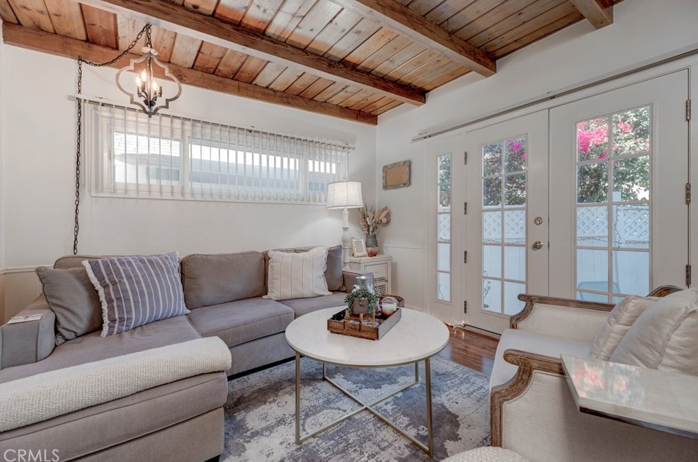 204 Walnut Ave, El Segundo CA  90245-2353 exterior