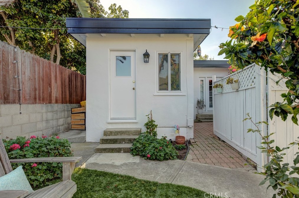 204 Walnut Ave, El Segundo CA  90245-2353 exterior