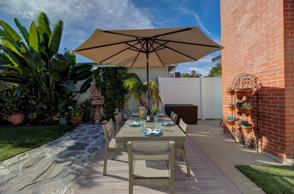 204 Walnut Ave, El Segundo CA  90245-2353 exterior