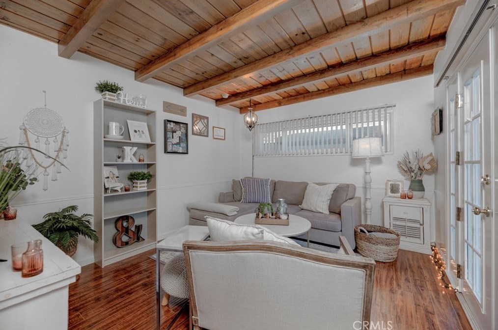 204 Walnut Ave, El Segundo CA  90245-2353 exterior