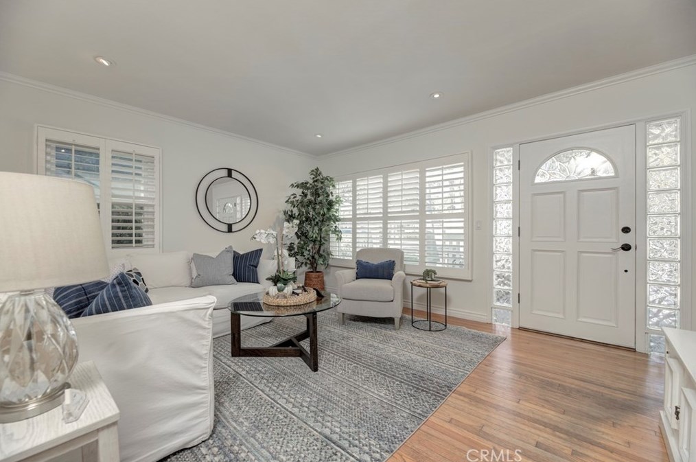 204 Walnut Ave, El Segundo CA  90245-2353 exterior