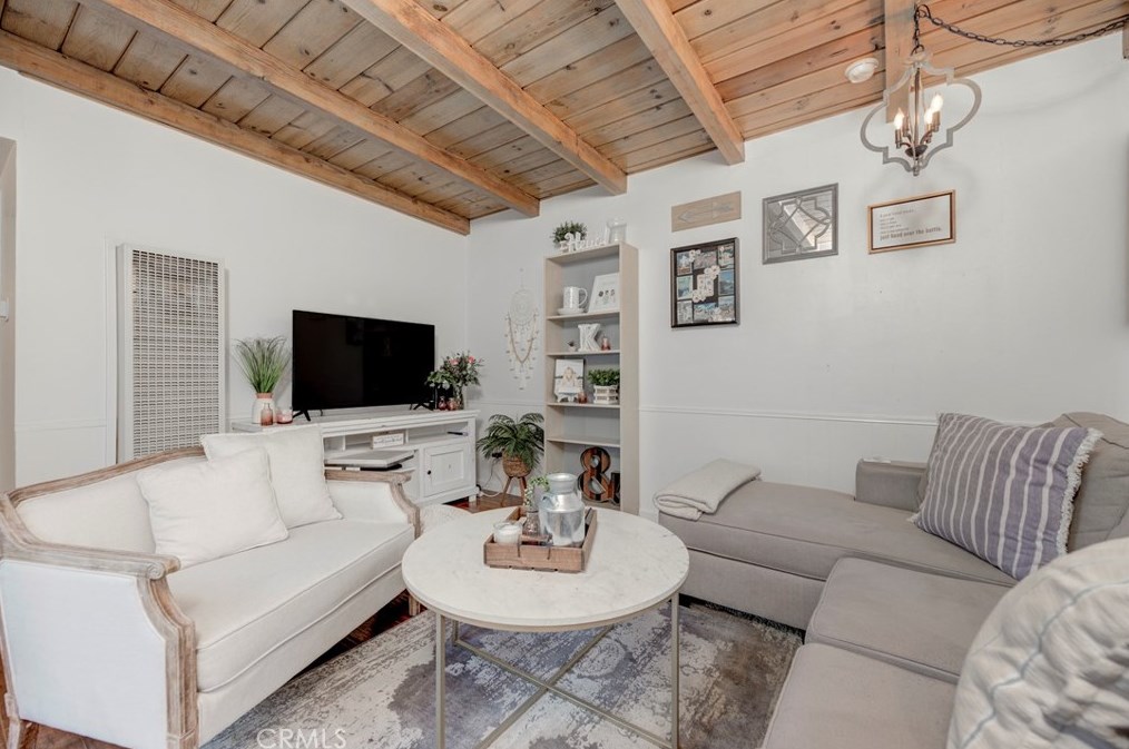 204 Walnut Ave, El Segundo CA  90245-2353 exterior