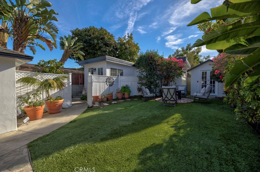 204 Walnut Ave, El Segundo CA  90245-2353 exterior