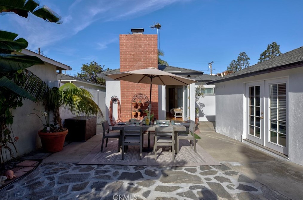 204 Walnut Ave, El Segundo CA  90245-2353 exterior