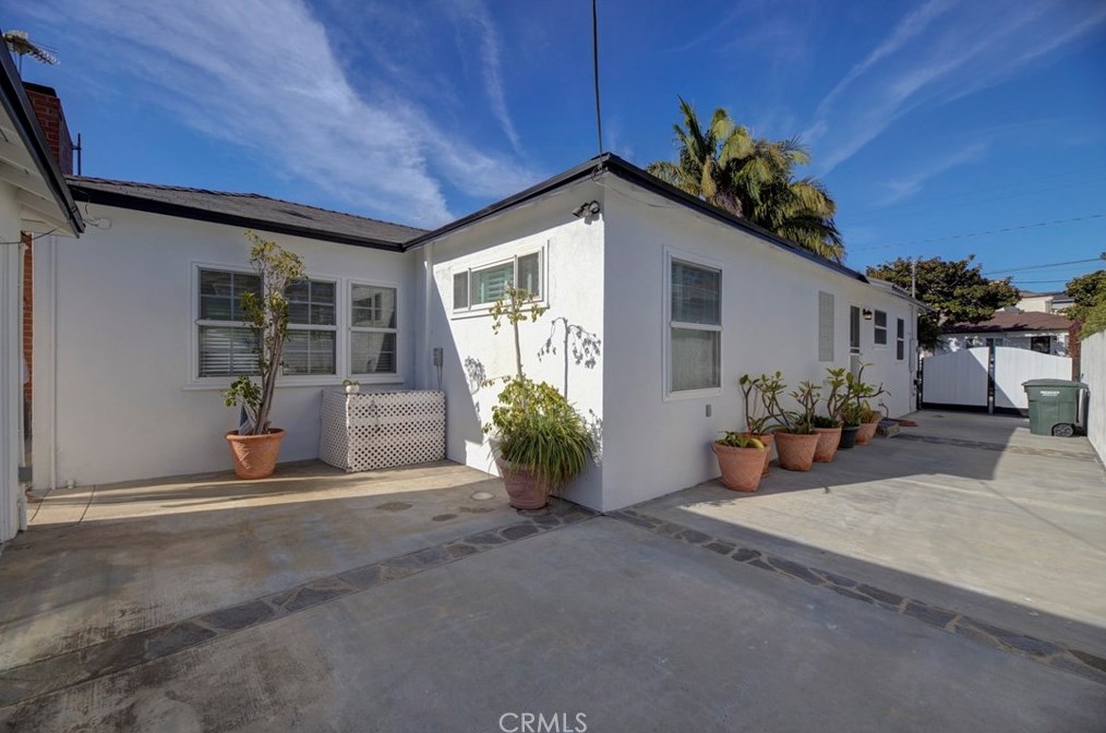 204 Walnut Ave, El Segundo CA  90245-2353 exterior