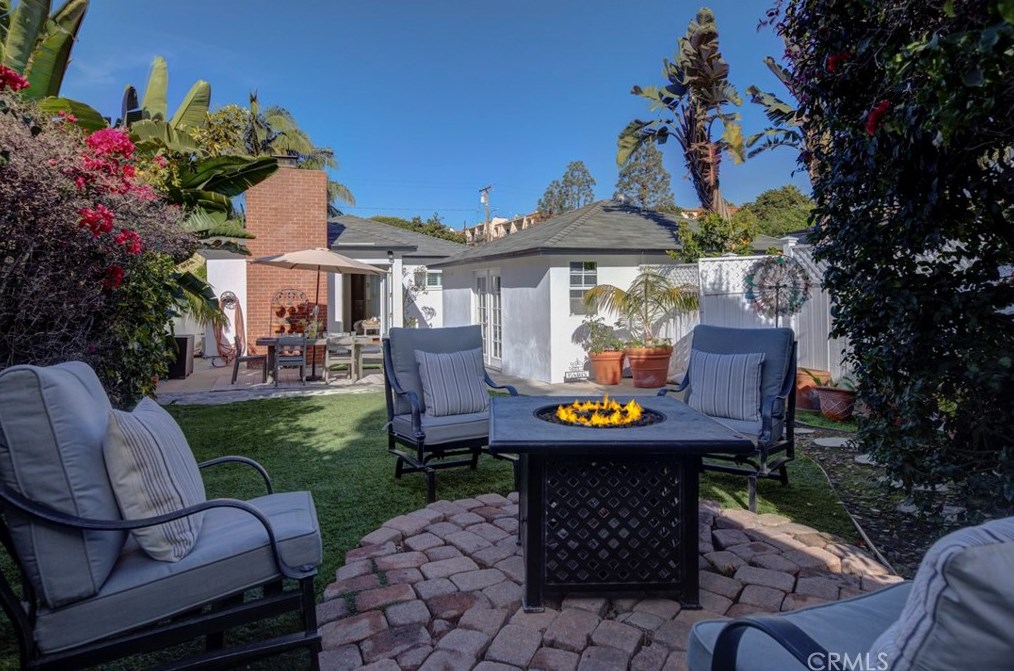 204 Walnut Ave, El Segundo CA  90245-2353 exterior