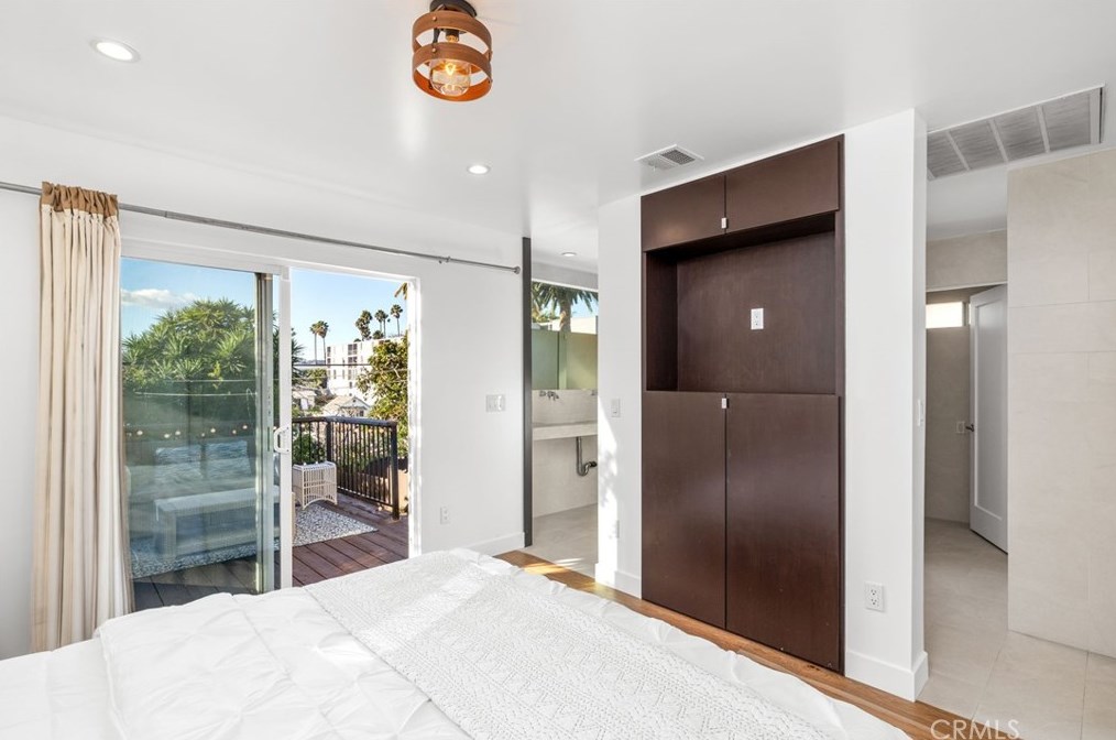 729 Maltman Ave, Los Angeles CA  90026-3550 exterior