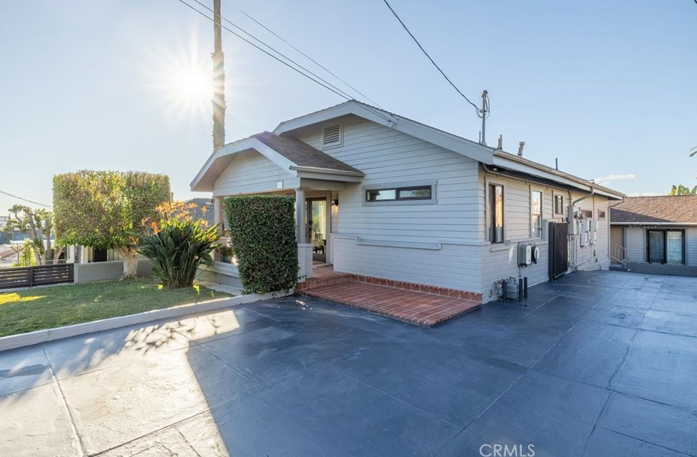 729 Maltman Ave, Los Angeles CA  90026-3550 exterior