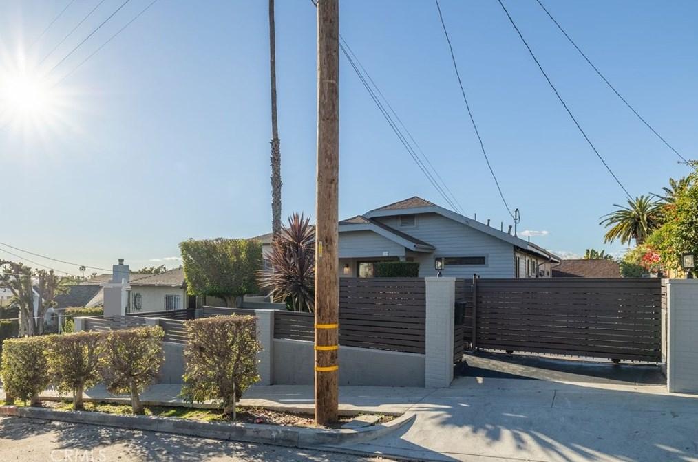 729 Maltman Ave, Los Angeles CA  90026-3550 exterior