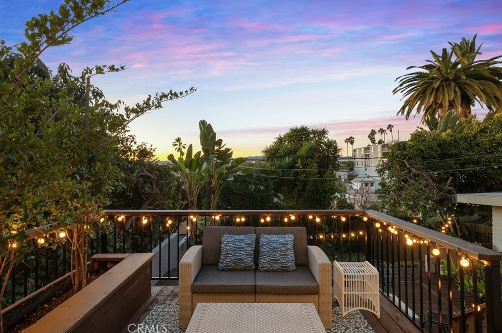 729 Maltman Ave, Los Angeles CA  90026-3550 exterior