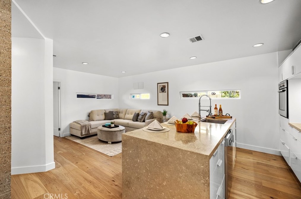 729 Maltman Ave, Los Angeles CA  90026-3550 exterior