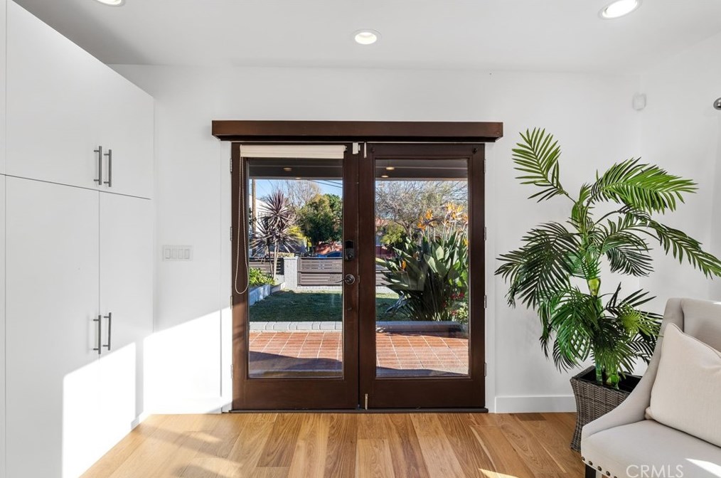 729 Maltman Ave, Los Angeles CA  90026-3550 exterior
