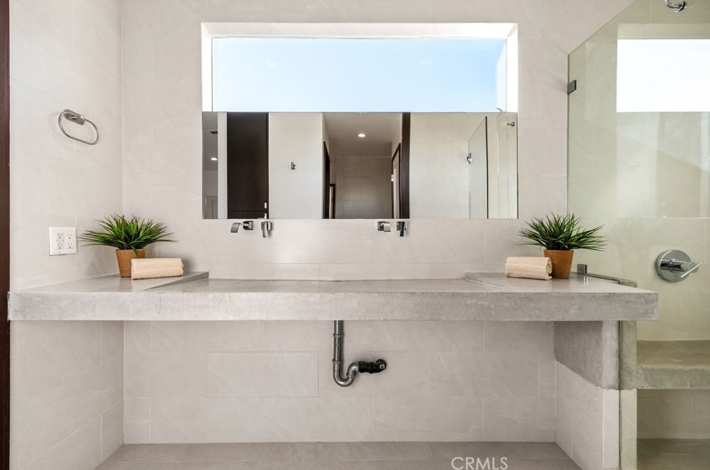 729 Maltman Ave, Los Angeles CA  90026-3550 exterior