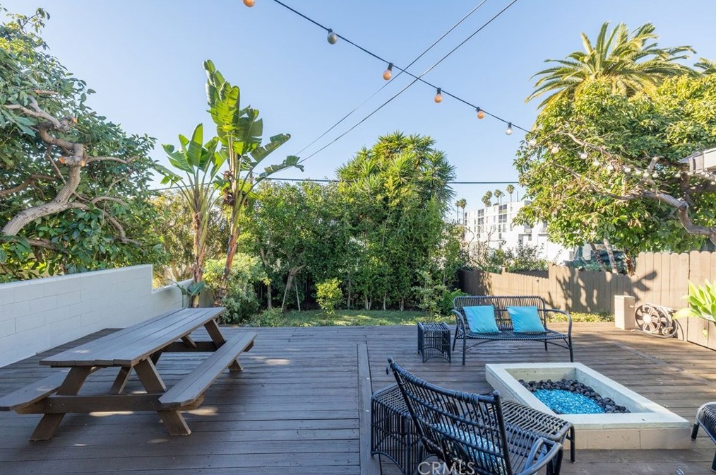 729 Maltman Ave, Los Angeles CA  90026-3550 exterior