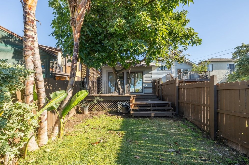 729 Maltman Ave, Los Angeles CA  90026-3550 exterior