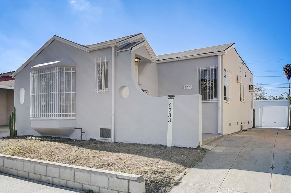 6233 Van Ness Ave, Los Angeles CA  90047-1665 exterior