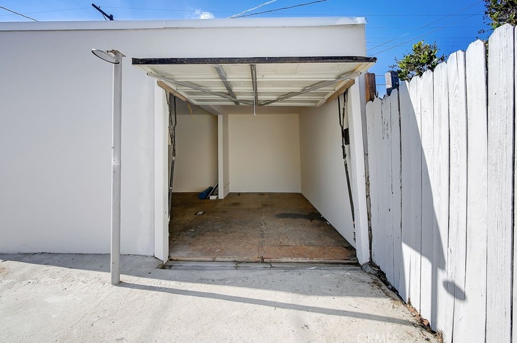 6233 Van Ness Ave, Los Angeles CA  90047-1665 exterior