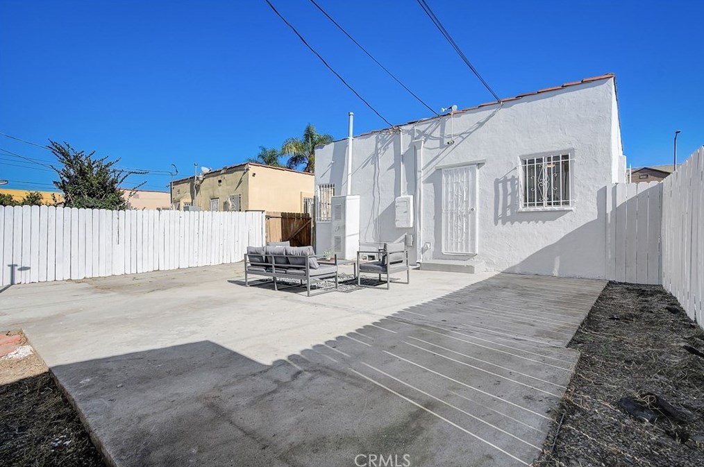 6233 Van Ness Ave, Los Angeles CA  90047-1665 exterior
