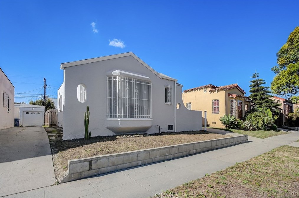 6233 Van Ness Ave, Los Angeles CA  90047-1665 exterior