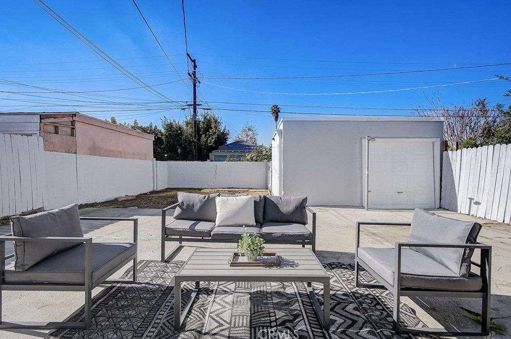 6233 Van Ness Ave, Los Angeles CA  90047-1665 exterior