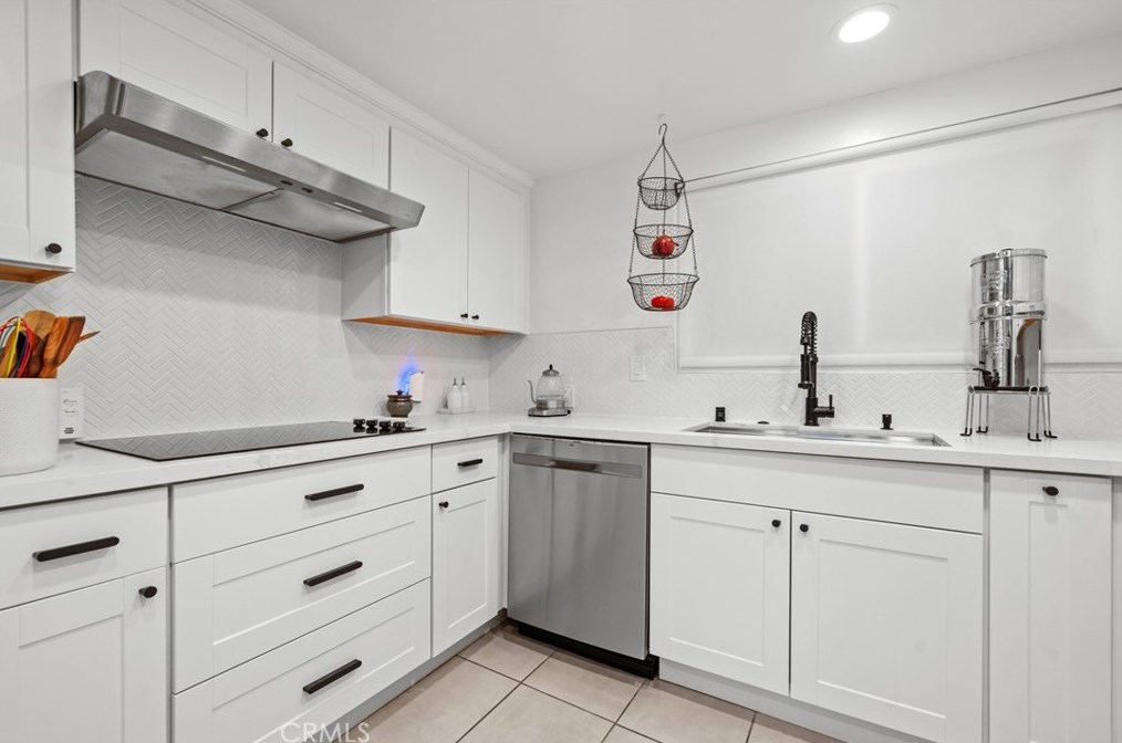 745 Main St, El Segundo CA 90245-3055 exterior