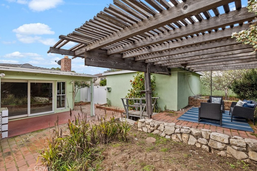 1318 Helberta Ave, Redondo Beach CA  90277-5130 exterior