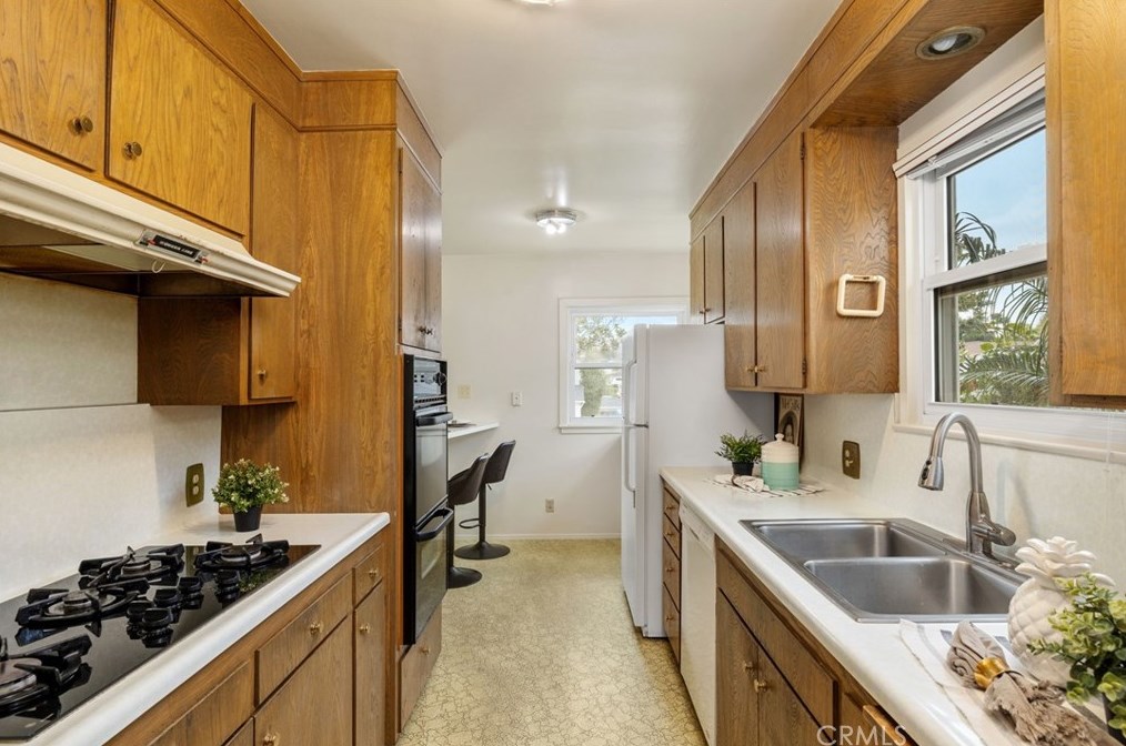 1318 Helberta Ave, Redondo Beach CA  90277-5130 exterior