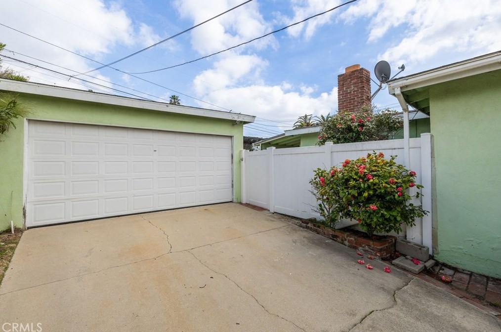 1318 Helberta Ave, Redondo Beach CA  90277-5130 exterior