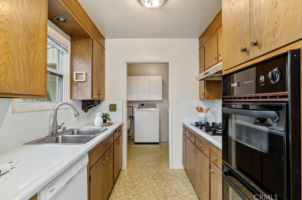 1318 Helberta Ave, Redondo Beach CA  90277-5130 exterior