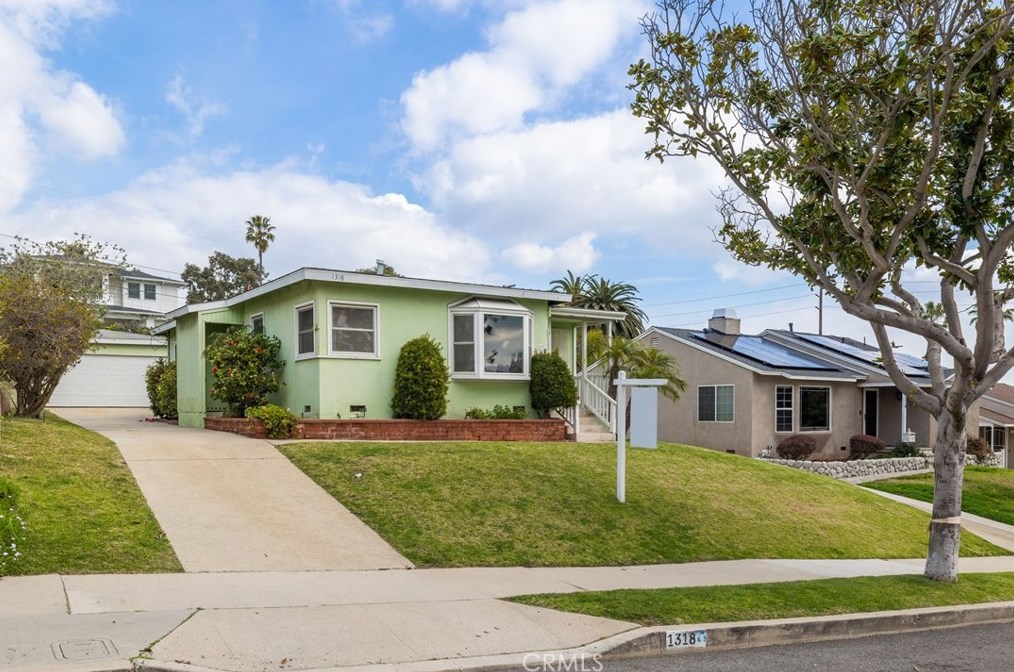 1318 Helberta Ave, Redondo Beach CA  90277-5130 exterior