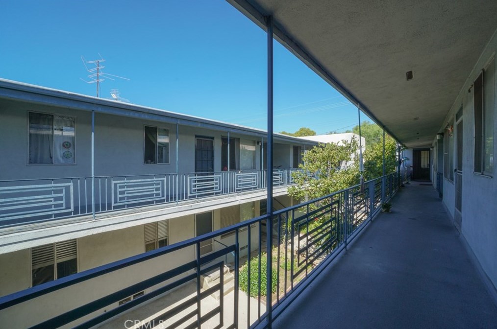 11473 Venice Blvd, Los Angeles CA  90019-6012 exterior