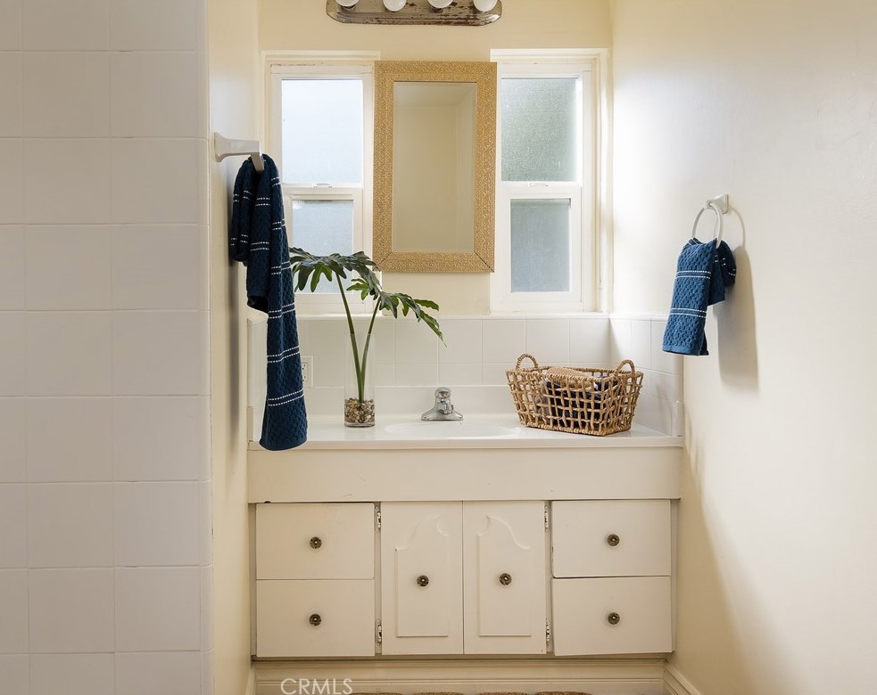 425 Maple Ave, El Segundo CA 90245-3321 exterior