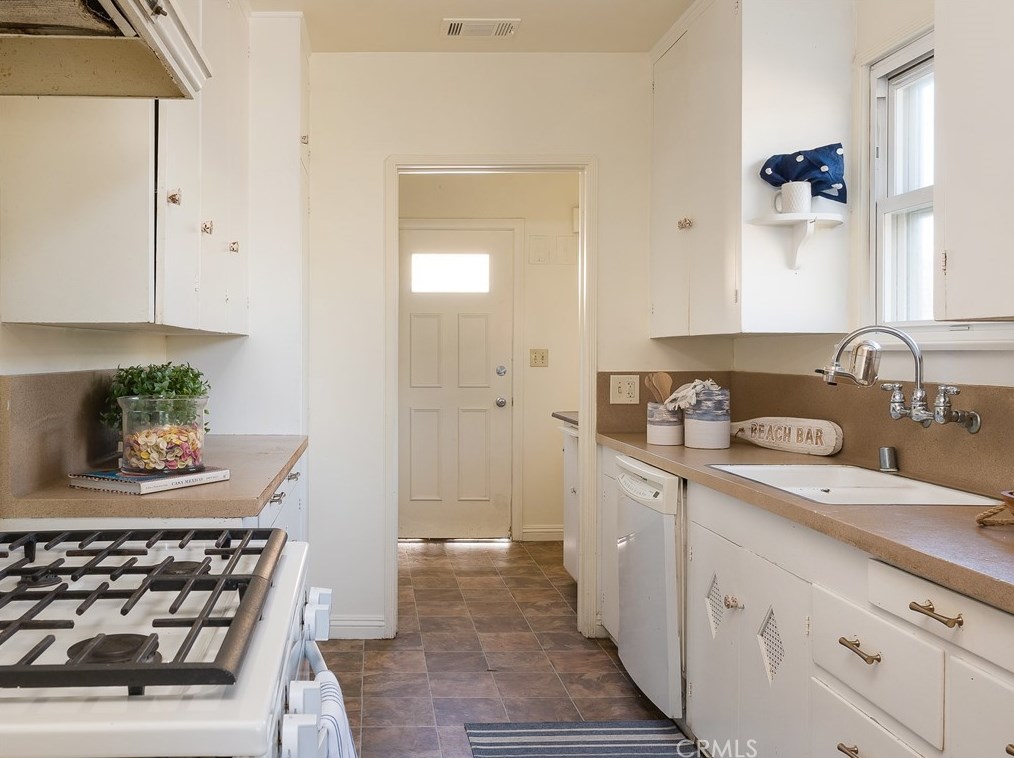 425 Maple Ave, El Segundo CA 90245-3321 exterior