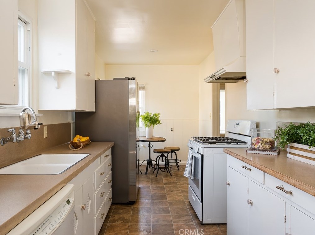 425 Maple Ave, El Segundo CA 90245-3321 exterior