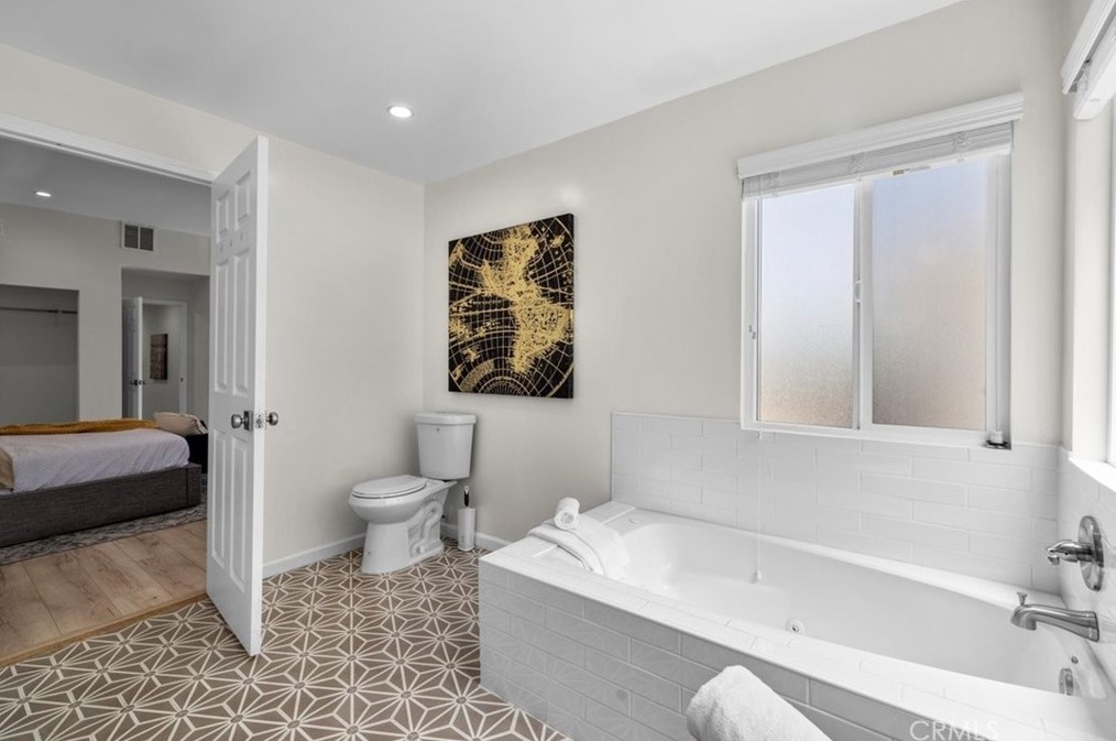 826 104th St, Los Angeles CA  90044-4408 exterior