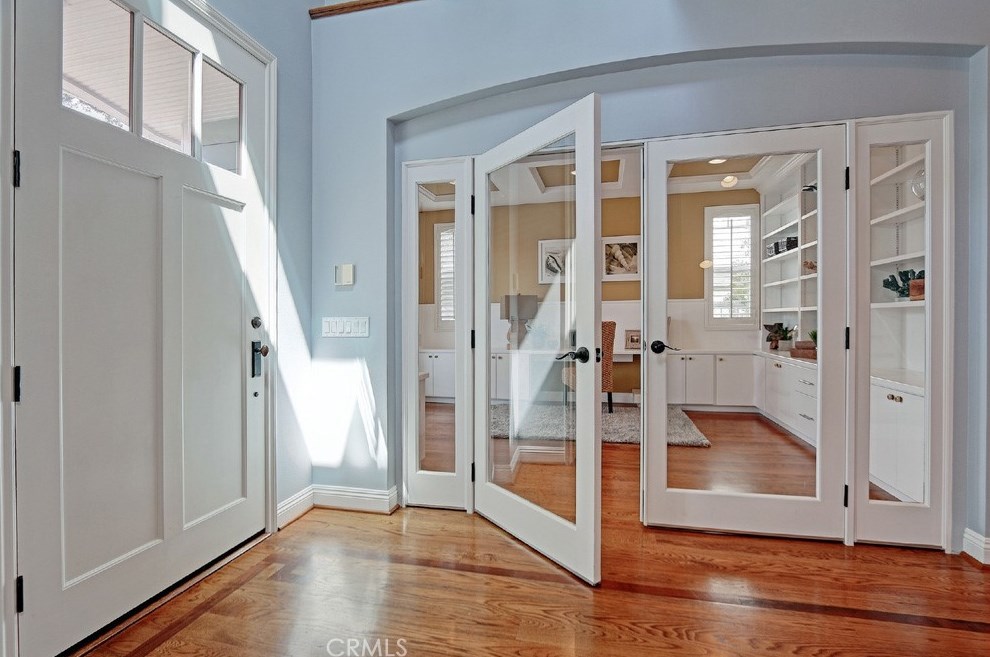 1740 2nd St, Manhattan Beach CA  90266-7012 exterior