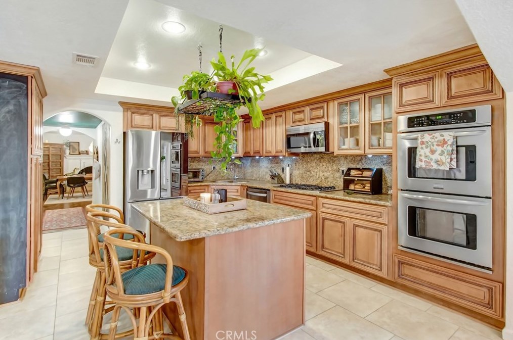 1510 Country Club Dr, Riverside CA  92506-3613 exterior