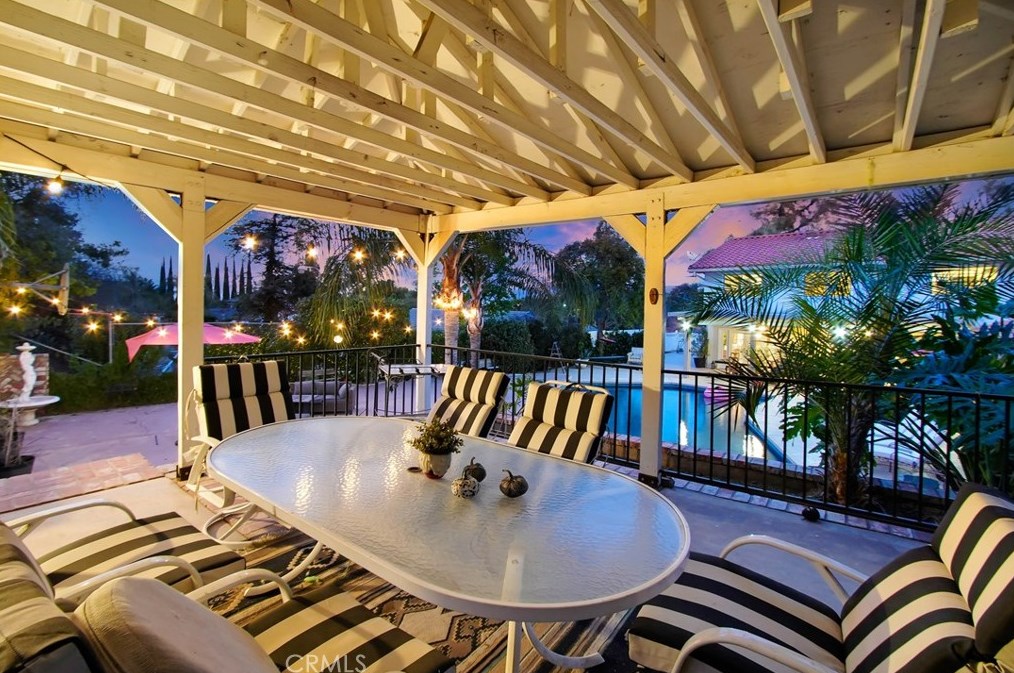 1510 Country Club Dr, Riverside CA  92506-3613 exterior