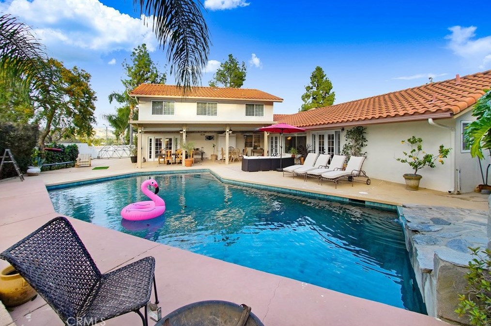 1510 Country Club Dr, Riverside CA  92506-3613 exterior
