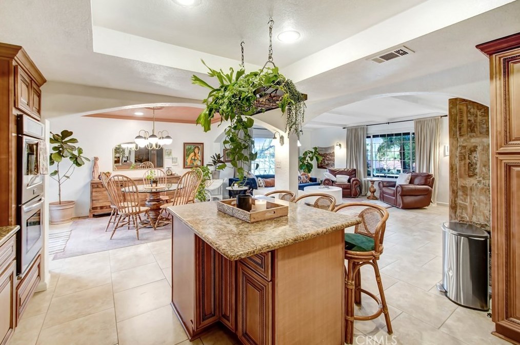 1510 Country Club Dr, Riverside CA  92506-3613 exterior