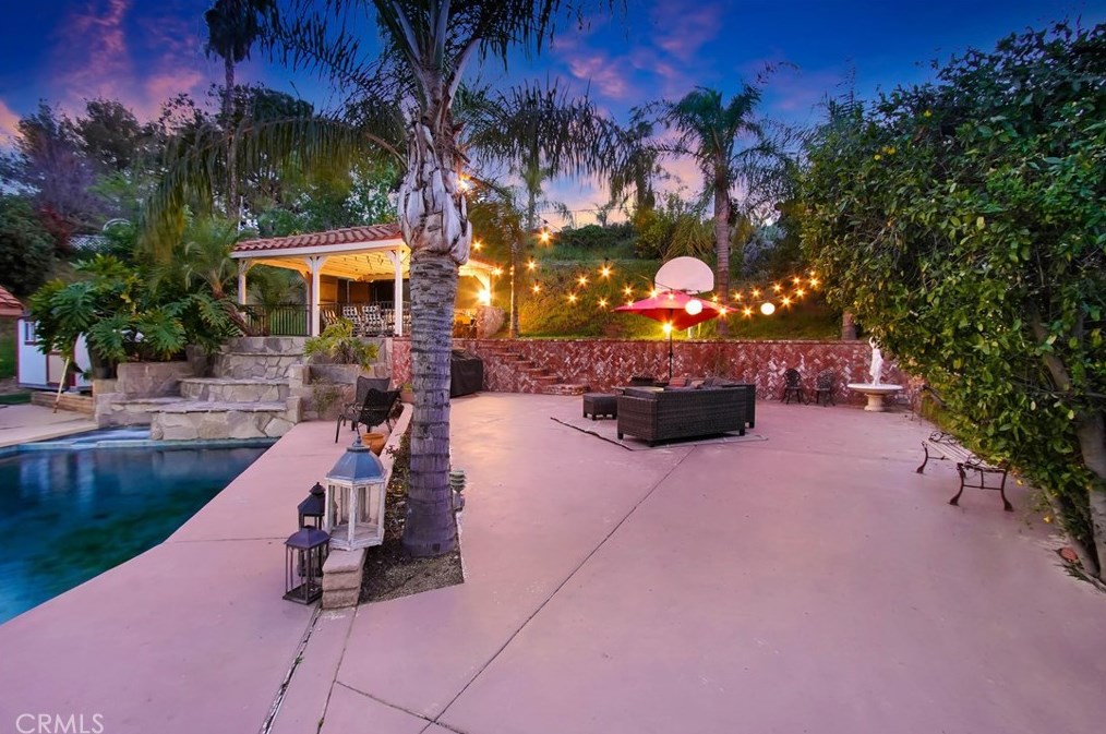 1510 Country Club Dr, Riverside CA  92506-3613 exterior