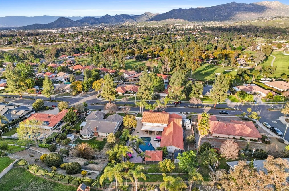 1510 Country Club Dr, Riverside CA  92506-3613 exterior