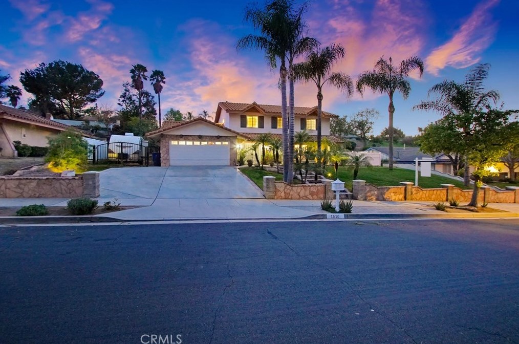 1510 Country Club Dr, Riverside CA  92506-3613 exterior